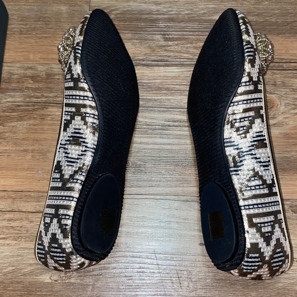 J. Reneé | Geezelouisi Cream Gold Print Flats - Picture 4 of 6